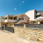 Nice Apartment In Maslenica * Maslenica