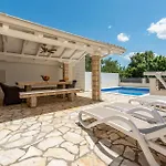 Nice Apartment In Maslenica Apartament *