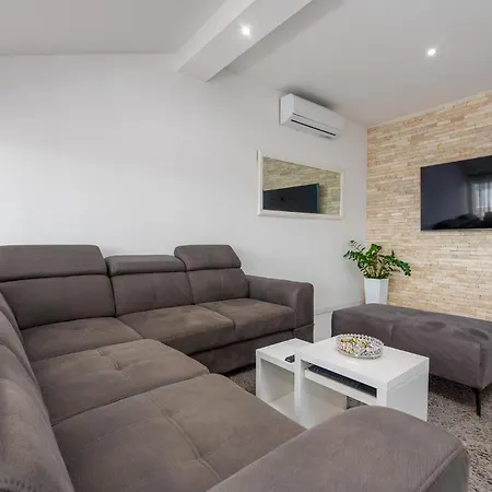 Nice Apartment In Maslenica *