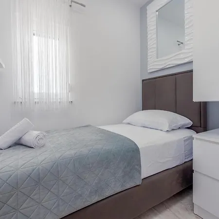 Nice Apartment In Maslenica Maslenica