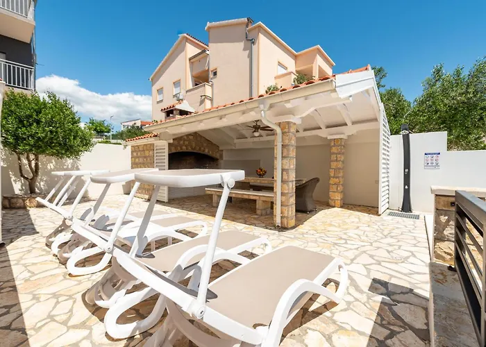 Lovely Apartment In Maslenica With Wifi