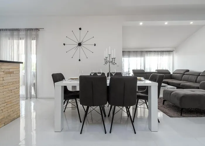 Lovely Apartment In Maslenica With Wifi Apartmán