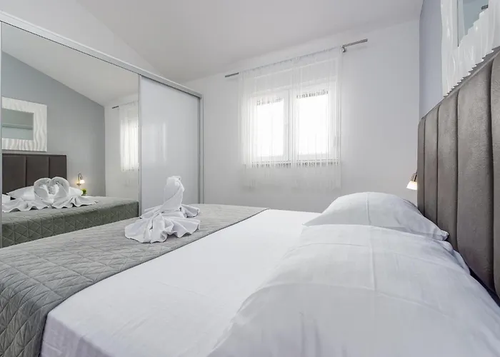 Lovely Apartment In Maslenica With Wifi