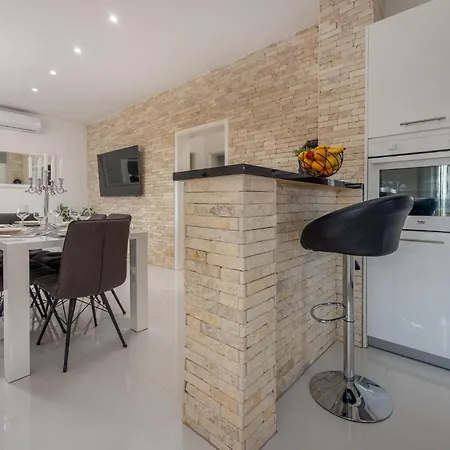 Nice Apartment In Maslenica アパート *