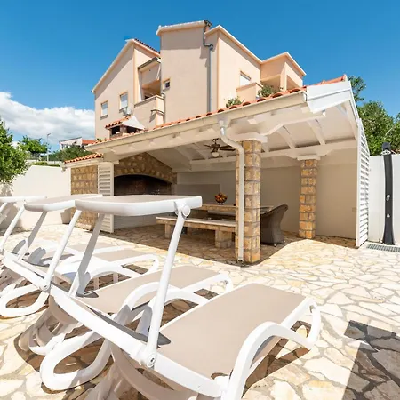 Nice Apartment In Maslenica