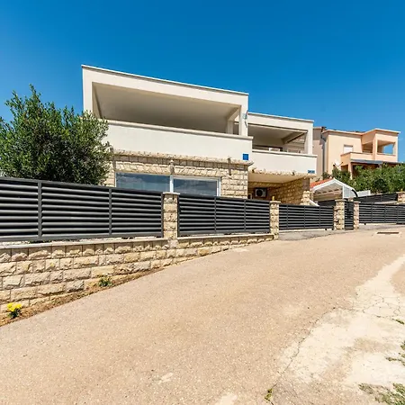 아파트 Nice Apartment In Maslenica *