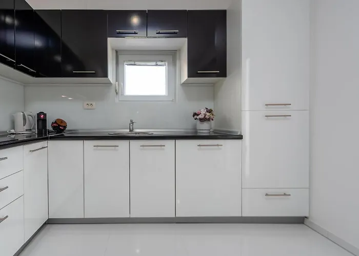 Апартаменты Lovely Apartment In Maslenica With Wifi Масленица