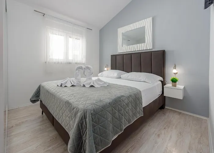Lovely Apartment In Maslenica With Wifi *