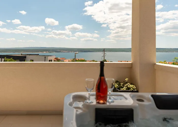Lovely Apartment In Maslenica With Wifi Daire Maslenica