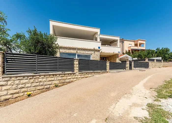 Апартаменты Lovely Apartment In Maslenica With Wifi *